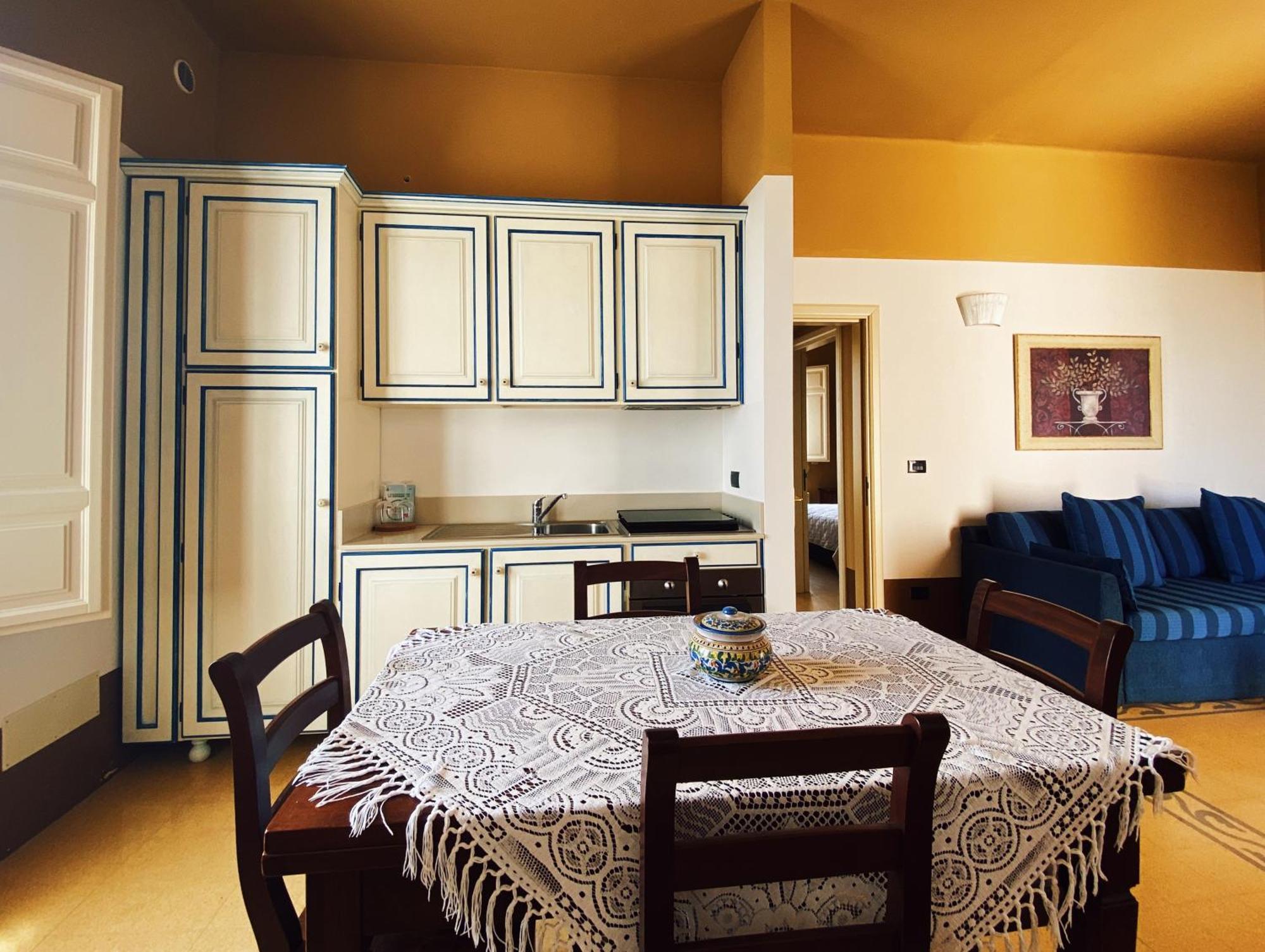 Aparthotel Palazzo Gambuzza Ispica Habitación foto