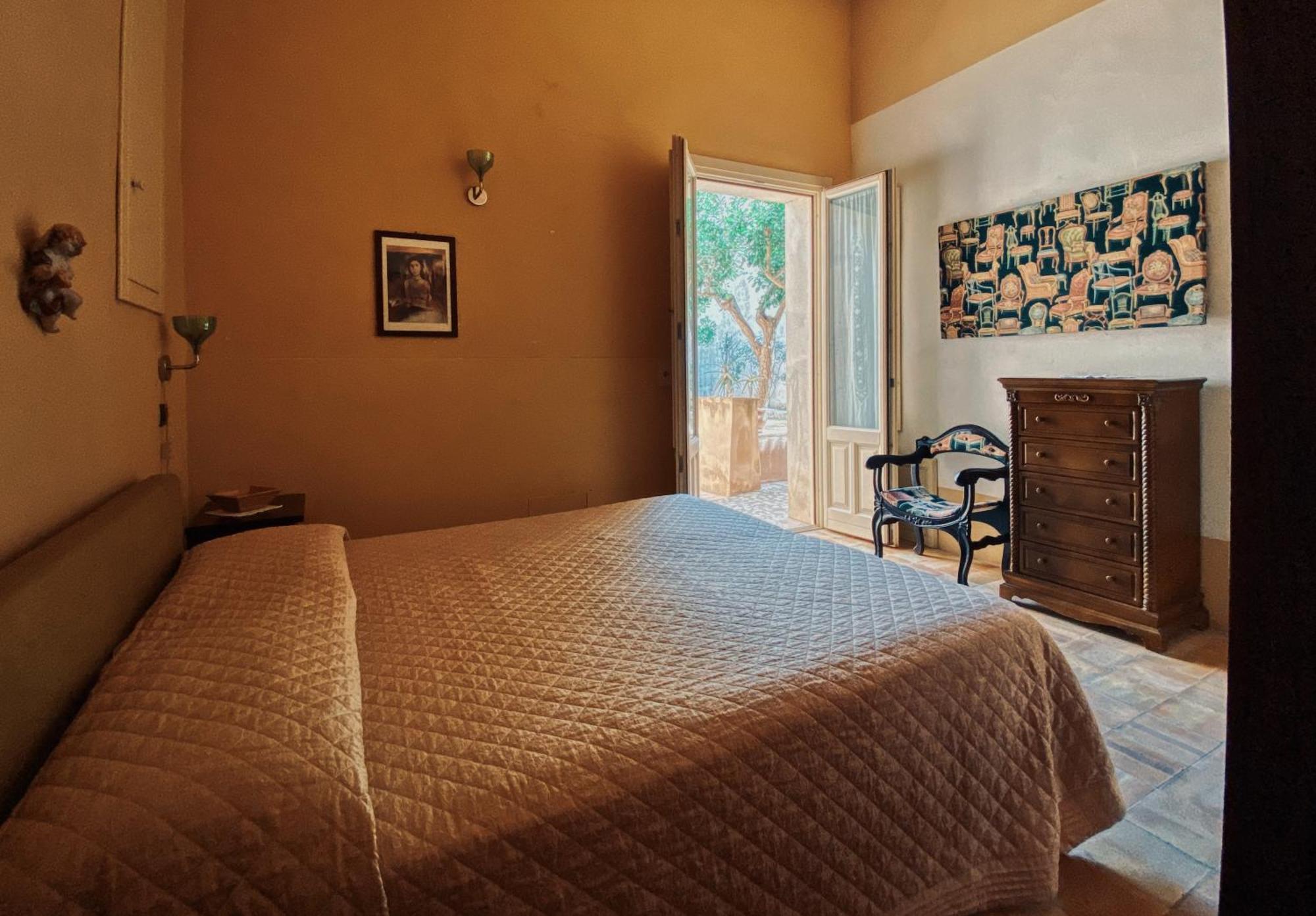 Aparthotel Palazzo Gambuzza Ispica Habitación foto