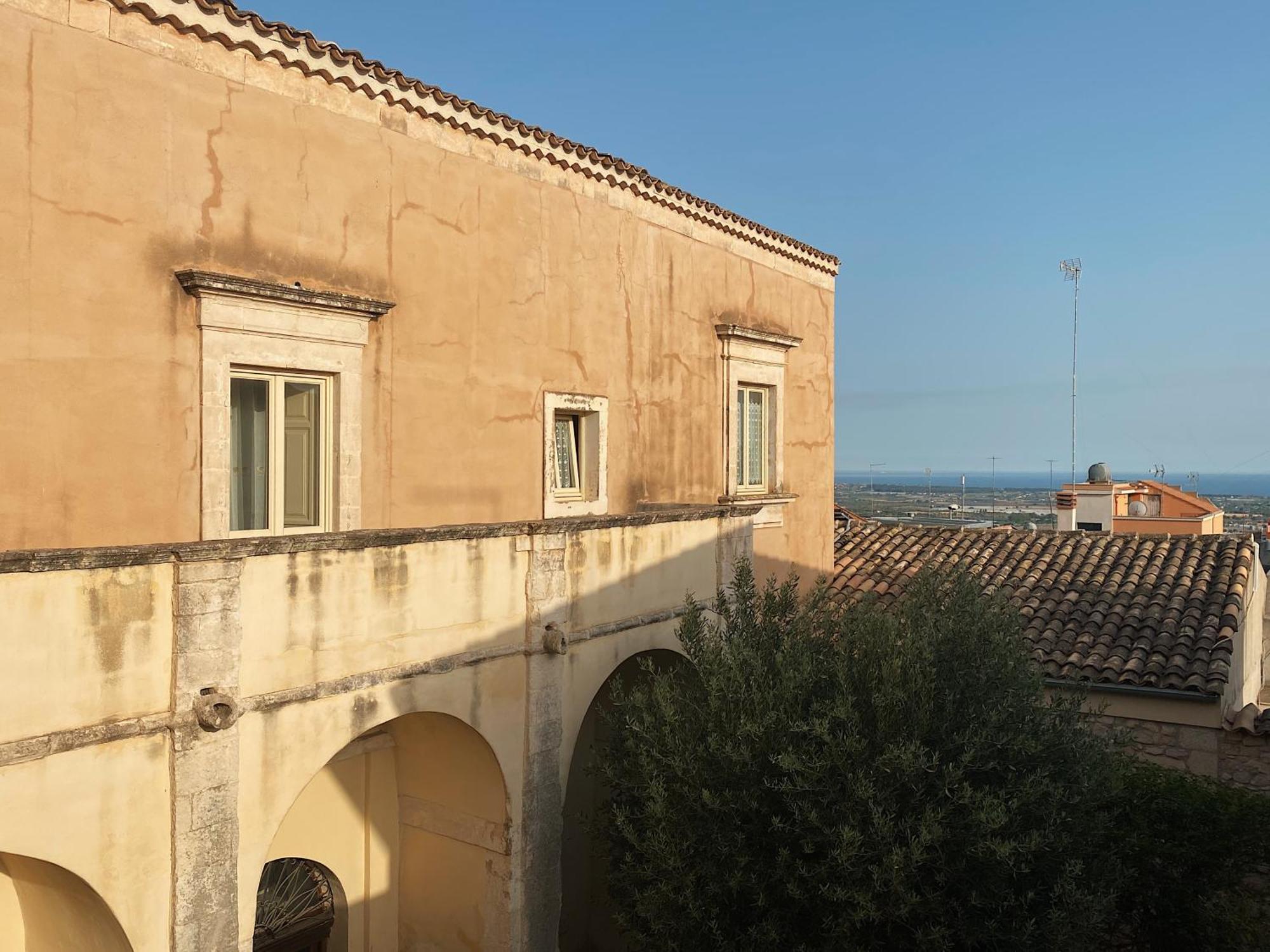 Aparthotel Palazzo Gambuzza Ispica Habitación foto